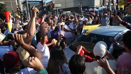 Venezolanos celebraron caída de Maduro en Estación Central