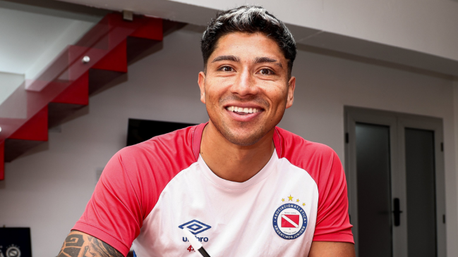 Brayan Cortés fue presentado como nuevo refuerzo de Argentinos Juniors