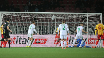   Roma volvió a los abrazos en la Serie A tras vencer a Lecce 