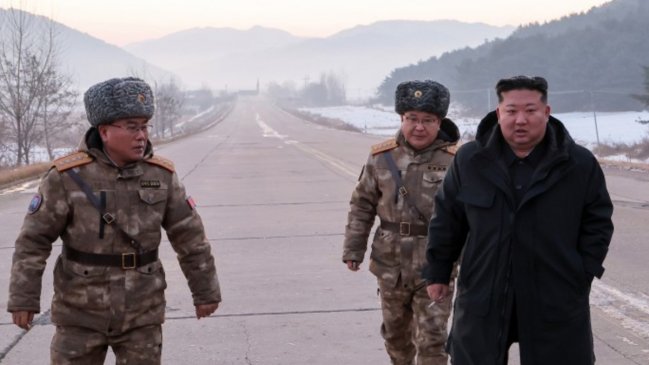 La UE dice que lanzamiento de misiles balísticos norcoreanos amenaza la paz en la región