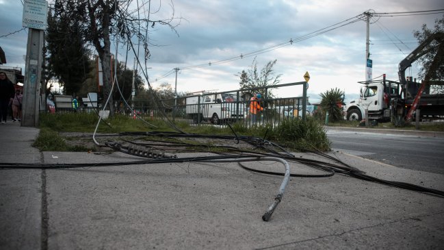 Robo frustrado de cables derribó 12 postes y dejó sin luz a localidad de Baquedano