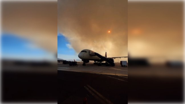 Incendio forestal visible desde el Aeropuerto afecta a Pudahuel