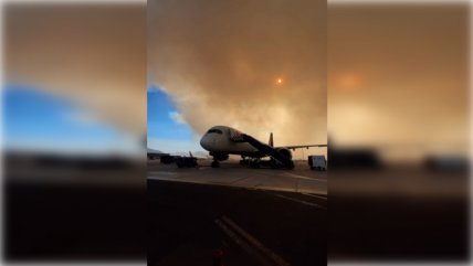Incendio forestal visible desde el Aeropuerto afecta a Pudahuel