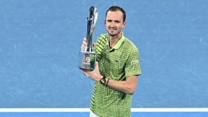   Daniil Medvedev levantó el trofeo en Brisbane y consiguió un particular hito 