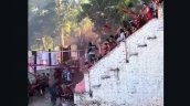 [VIDEO] ¡Qué susto pasaron! Una tribuna se desmoronó en medio de un partido