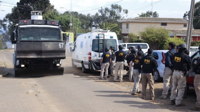 Incidentes en primera jornada de desalojo de megatoma de San Antonio dejan tres detenidos