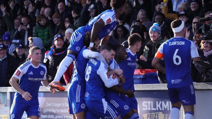   [VIDEO] Profesor fue recibido con aplausos en su escuela tras eliminar a Crystal Palace 