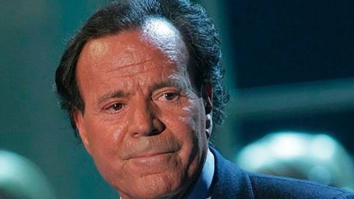 Editorial actualizará biografía de Julio Iglesias tras denuncias por agresión sexual
