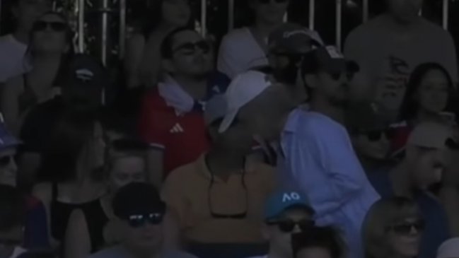 [VIDEO] Hinchas chilenos entonaron el himno nacional en duelo de Tabilo en Australia