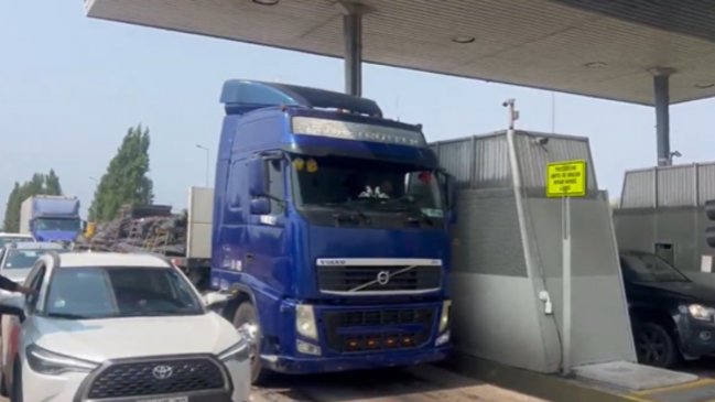 Concesionaria Ruta Interportuaria ignora decretos MOP y cobra peaje en zona de evacuación en Biobío