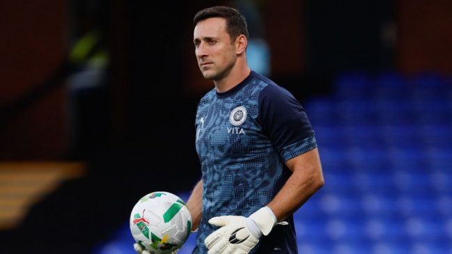 [VIDEO] Postula a blooper del año: Arquero provocó un autogol con apresurado saque