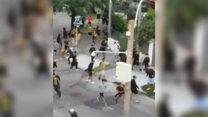   [VIDEO] Barristas de Colo Colo protagonizaron incidentes con hinchas de Peñarol en Montevideo 