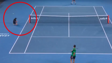 [VIDEO] Estuvo cerca: Djokovic casi golpea a un pasapelotas en el Abierto de Australia
