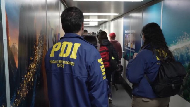 Primer vuelo de expulsión del año sacó de Chile a 83 extranjeros