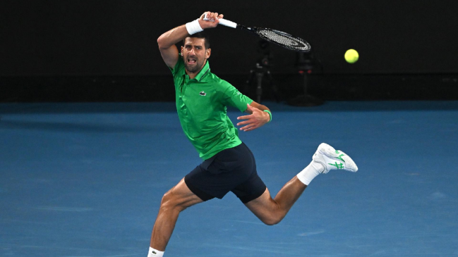 Djokovic pasó directo a cuartos del Abierto de Australia tras retirada de Mensik por lesión abdominal
