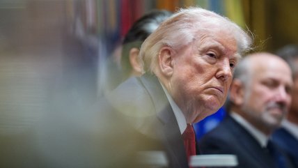  Trump explicó que cierra los ojos en sus reuniones de gabinete porque se aburre, pero no duerme  