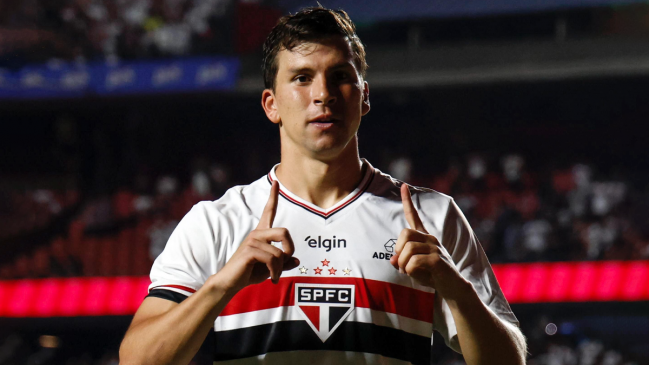Gonzalo Tapia encaminó el triunfo de Sao Paulo con gol ante Santos por el Torneo Paulista