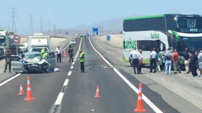 Choque frontal entre bus y vehículo menor deja al menos un lesionado en Mejillones