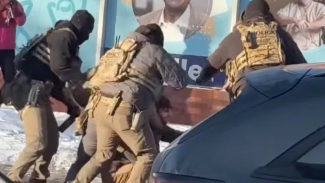 Identifican a los agentes que dispararon a Alex Pretti