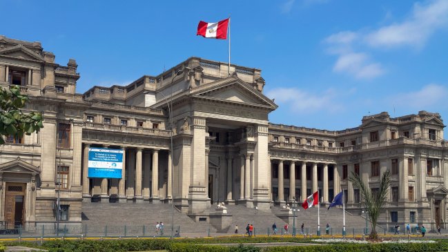 Guerra de poderes en Perú: Suprema tildó de 