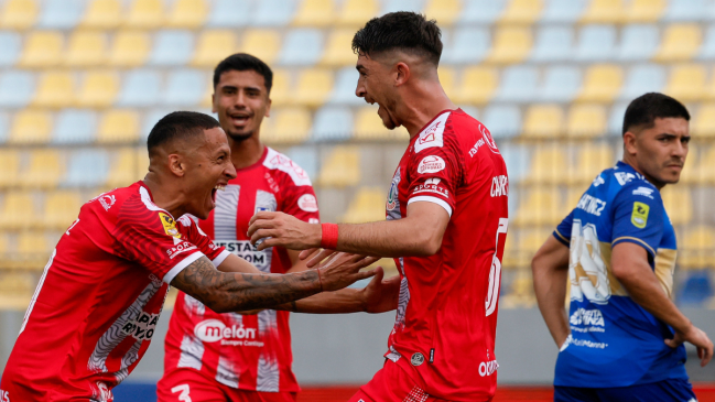 Unión La Calera festejó un debut triunfal como visita ante Everton en la Liga de Primera