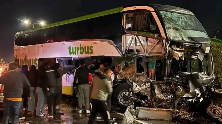 Fatal choque entre bus y camión en la Ruta 5 Sur dejó dos fallecidos y ...