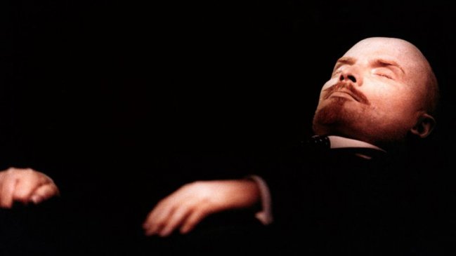 Borracha que amenazó con quemar la momia de Lenin recibió cuatro años de cárcel