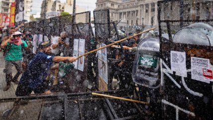 Protesta contra reforma laboral de Milei terminó en violentos enfrentamientos frente al Congreso