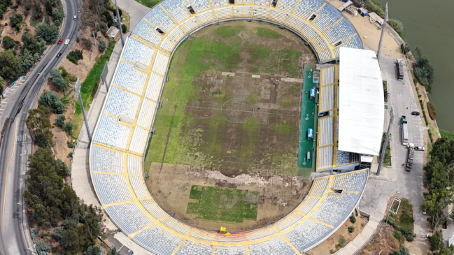 Destrozada: Cancha del Sausalito quedó en pésimo estado tras concierto de Chayanne
