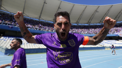 [VIDEO] Joaquín Larrivey alcanzó los 100 goles en el fútbol chileno