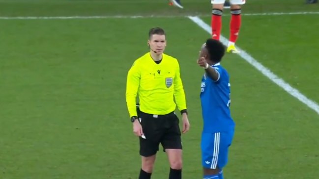 [VIDEO] El momento en que Vinicius acusó insultó racista de Prestianni en el duelo ante Benfica