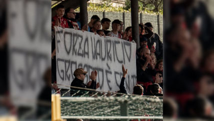   Hinchas de Grosseto dedicaron emotivo lienzo a Mauricio Pinilla por su diagnóstico de cáncer de piel 