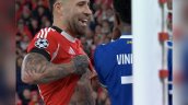 [VIDEO] Otamendi le mostró el tatuaje de la Copa del Mundo a Vinicius en el duelo de Champions