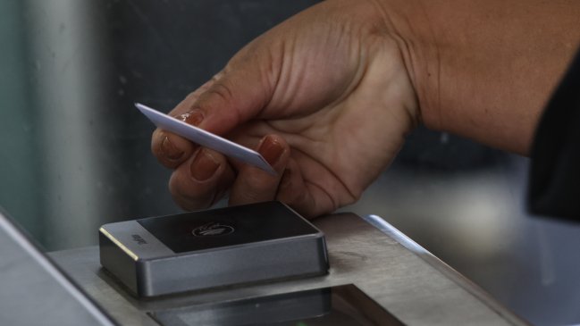 Panel de Expertos anunció alza de 25 pesos en el transporte público de Santiago