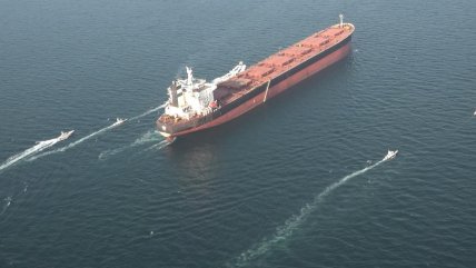 Irán probó un nuevo misil naval de defensa aérea en medio de tensiones con EE.UU.