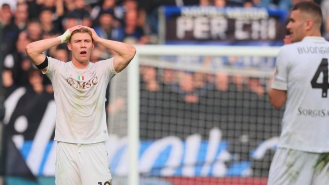 Mujer apuñaló a su marido al confundir insultos al VAR con ofensas personales por duelo de Napoli