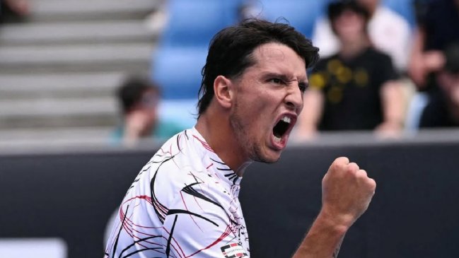 Luciano Darderi hizo valer su favoritismo ante Mariano Navone y avanzó a cuartos del Chile Open