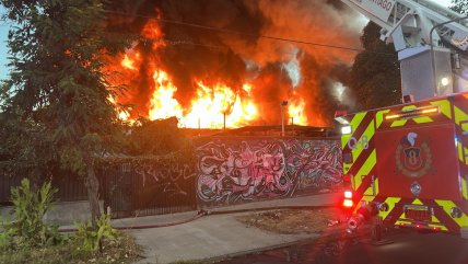 Gran incendio destruye inmueble en Independencia