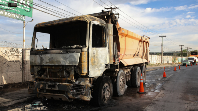 Camión explotó y se incendió en San Bernardo