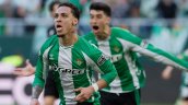 Antony abrió la cuenta en el derbi andaluz con un golazo de chilena