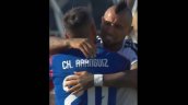[VIDEO] Vidal y Aránguiz protagonizaron un afectuoso abrazo en el Estadio Monumental