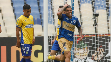   Alan Medina lideró el primer festejo de Everton con un doblete a U. de Concepción 