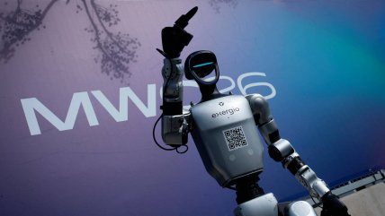   Robots humanoides se toman feria tecnológica en Barcelona: Bailan, ordenan y sirven comida 