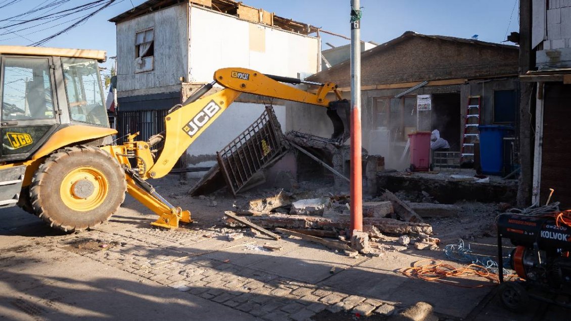 Operativo en Peñalolén termina con demolición de casa narco