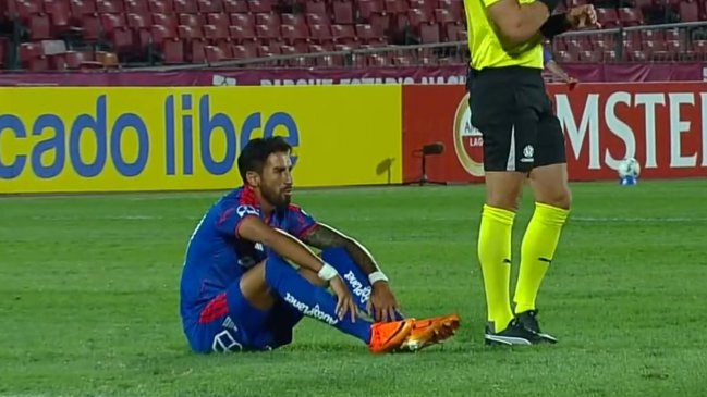 [VIDEO] Sufre la U: Lucero salió lesionado en el duelo con Palestino en la Sudamericana