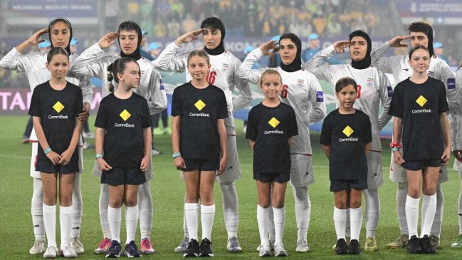 Jugadoras de Irán rompieron su silencio y cantaron el himno nacional en la Copa de Asia