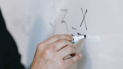   Académica apunta a política de género para cerrar brechas entre hombres y mujeres en matemáticas 