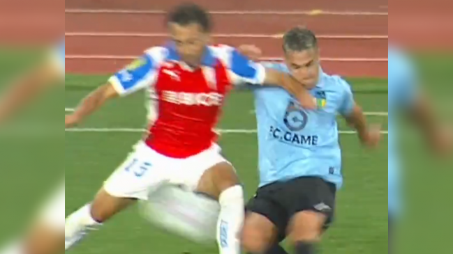 [VIDEO] No hubo roja ni llamado del VAR: El polémico codazo de Cuevas ante O'Higgins