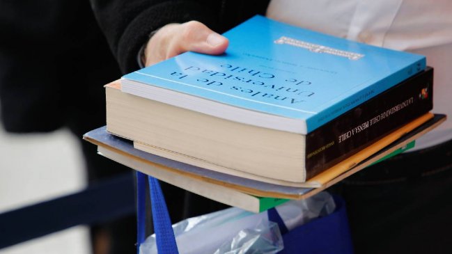 Crisis de alfabetización en Chile: Más de 400 mil personas no saben leer