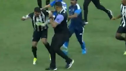   Hulk y brutal batalla campal con 23 expulsados en Brasil: 